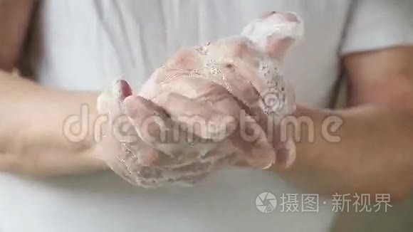 他在洗手视频