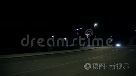 科维特夜间驾驶的静态镜头