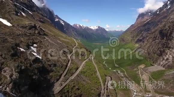 世界著名的山路鸟瞰图视频