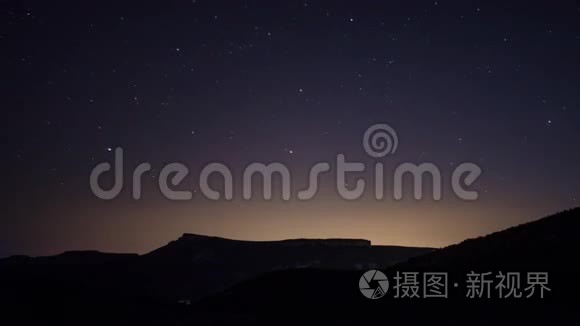 夜空与星光的时间流逝