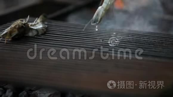 餐厅厨师烤鲜虾视频