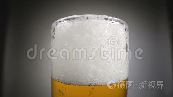 泡沫玻璃金啤酒