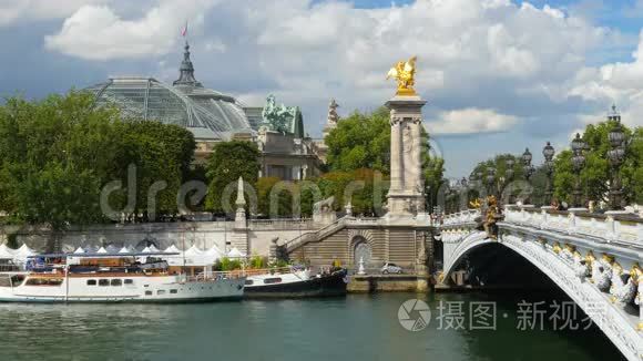 法国巴黎塞纳河的宏伟宫殿景观视频