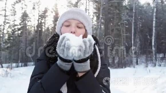 女人吹雪花视频