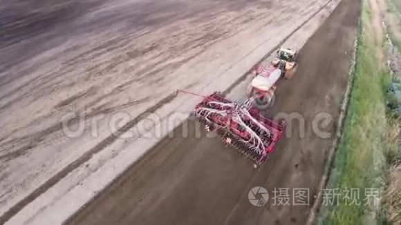 拖拉机现场空中摄影视频