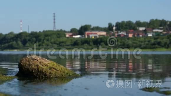 河边小镇的夏季风景视频