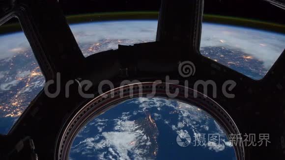 从国际空间站的窗口看地球视频
