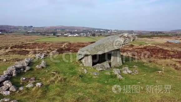 基尔克鲁尼杜门是新石器时代的纪念碑，可追溯到公元前4000年至3000年之间的阿尔达拉和波尔图在多戈尔县