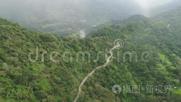 菲律宾吕宋岛上的山路。