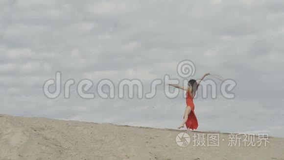 女人跳舞激情的舞蹈视频