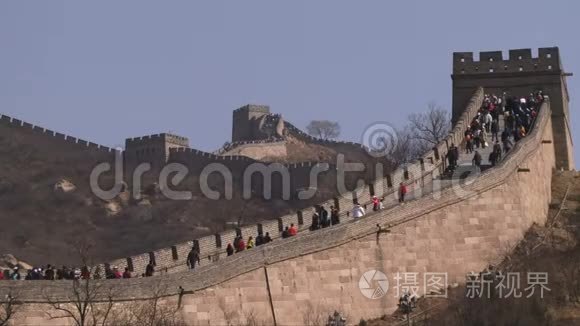 中国的长城和远方的塔台人视频