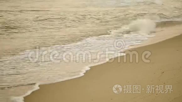 清晨的黄沙和清澈的海水海滩视频