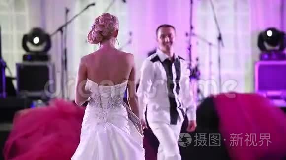 婚宴上可爱的婚礼舞元素视频