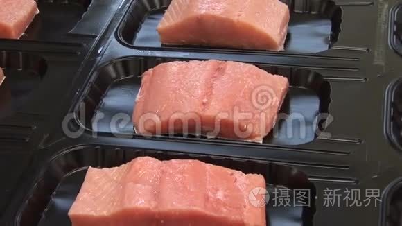 真空包装红鱼鲑鱼,鲑鱼,粉红色鲑鱼. 海鲜加工厂短视频
