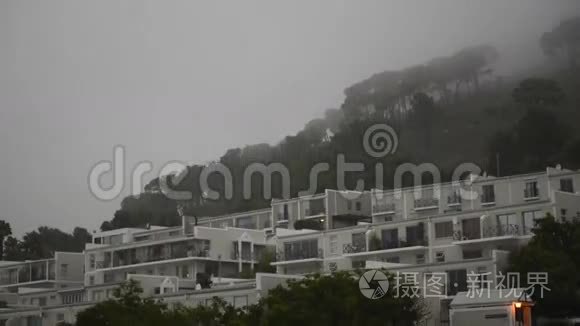 城市里的雨