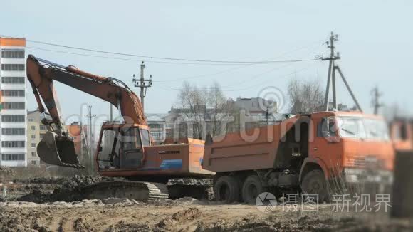 大型建筑工地的挖掘机工程视频