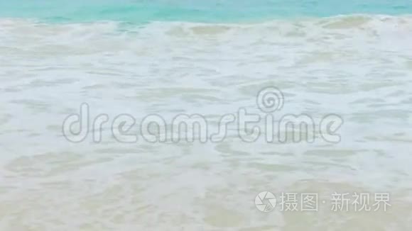 海滩上的海水或印度洋海浪视频