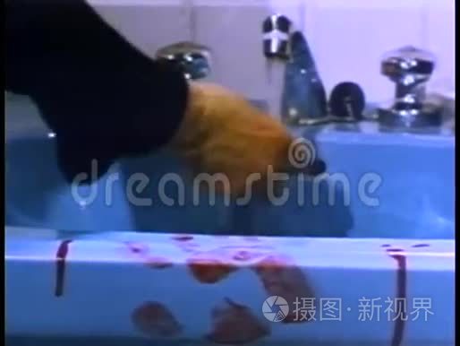 手部清洁用海绵清洗血槽视频