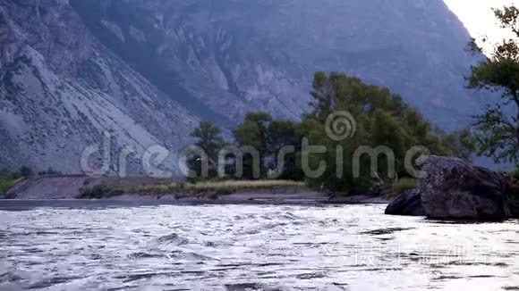 俄罗斯阿尔泰丘里希曼山河视频