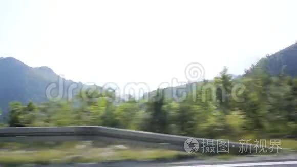 迪纳里阿尔卑斯山景观和尼雷特瓦河岸的风景如画的景色