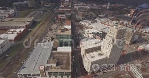 北卡罗来纳州罗利市中心的建筑物和街道的空中影像全景