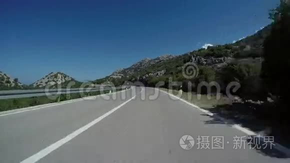 驾驶汽车海滨路