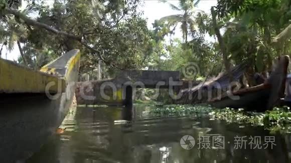印度南部喀拉拉邦后水的独木舟