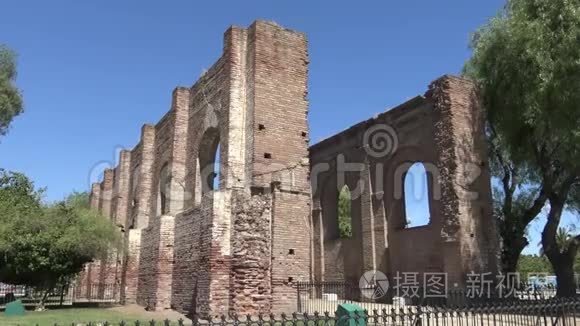 一场地震摧毁了智利的教堂视频