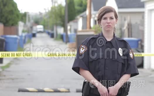 带有高清警察磁带的警官