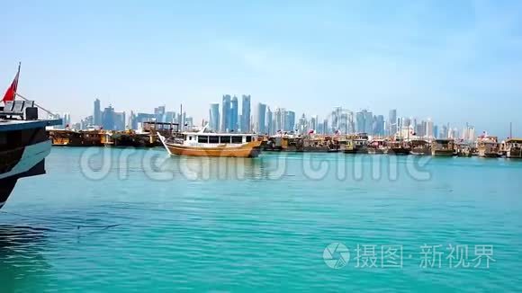 卡塔尔多哈港的旅游船视频