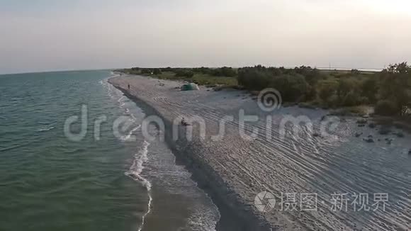 傍晚可鸟瞰海边沙滩视频