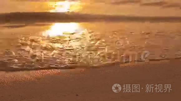 热带沙滩上的海浪视频