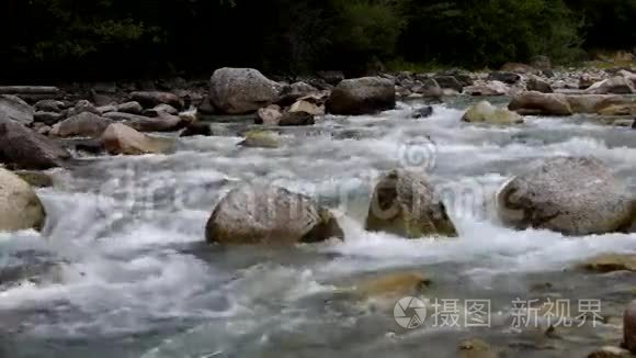 阿尔卑斯山白云岩中的莱因巴赫视频