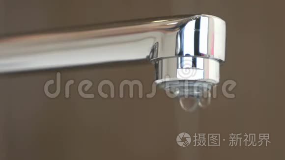 水滴渗入水龙头视频