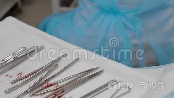 外科医生进行手术人工授精视频
