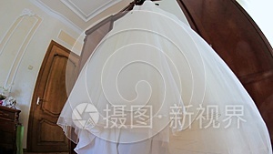 一件华丽的婚纱视频