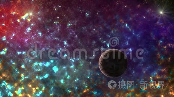 太空中的行星穿过框架视频