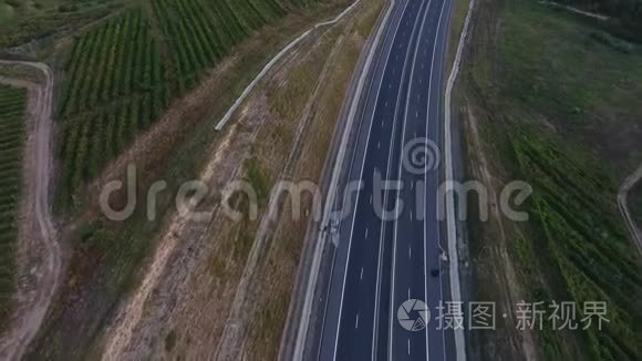 穿过葡萄园的高速公路视频