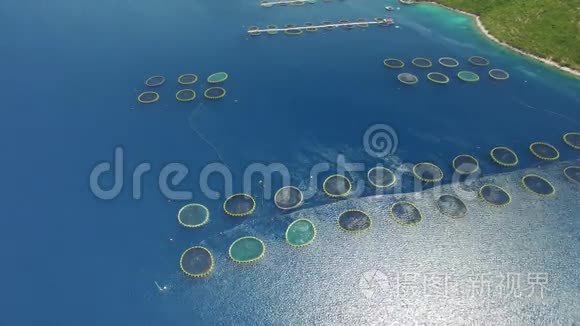 杜吉奥托克岛附近的鱼场鸟瞰图视频