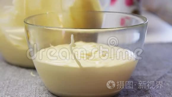 烹饪和制作奶酪奶油视频