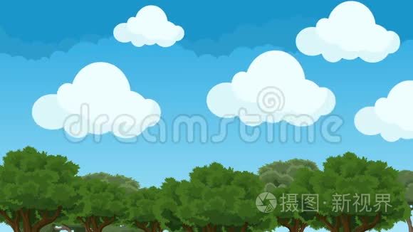 可爱而蓬松的卡通云在树上的蓝天上盘旋