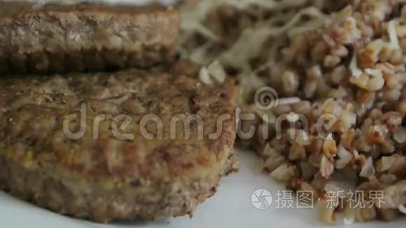 有机肉汉堡的荞麦有机食品视频