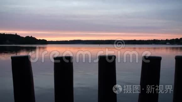 丹麦湖上日落视频