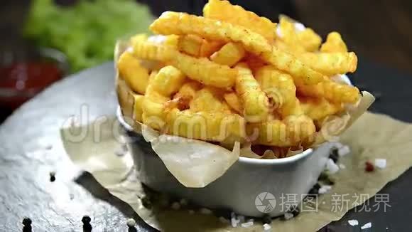 法国炸洋葱圈视频素材