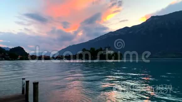 夏日瑞士风景。 伊斯特瓦尔德附近的布里恩茨湖