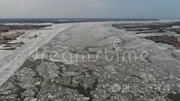 费城冰雪覆盖的特拉华河鸟瞰图视频