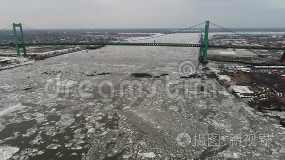 费城冰雪覆盖的特拉华河鸟瞰图视频