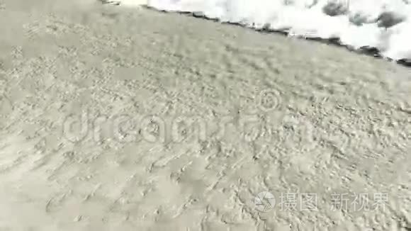波浪在沙质海岸反复冲刷视频