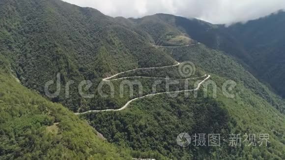 菲律宾吕宋岛上的山路。