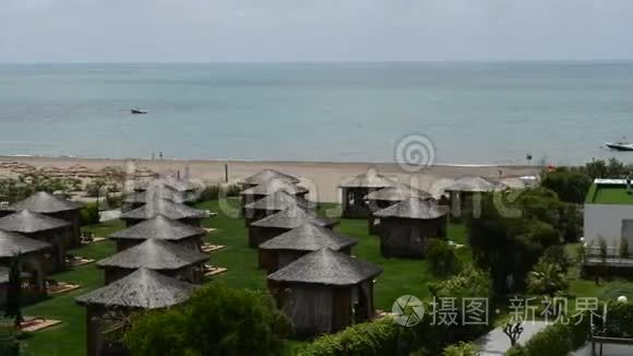豪华酒店的海滩和别墅景观视频